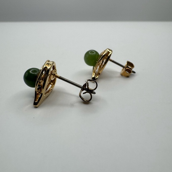 Gold Heart Jade stud Earrings - Picture 5 of 9